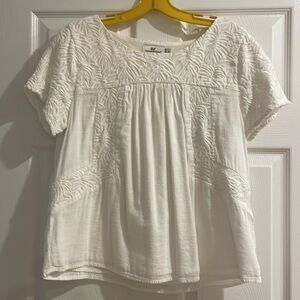 Vineyard Vines embroidered top